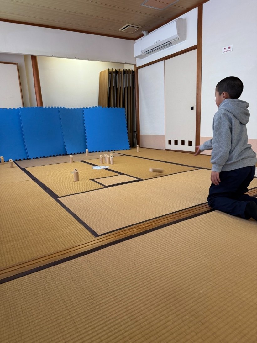 モルックをしている